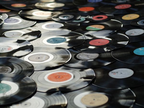 Zrozumieć zasady praw autorskich - jak odtwarzać muzykę w swoim sklepie?